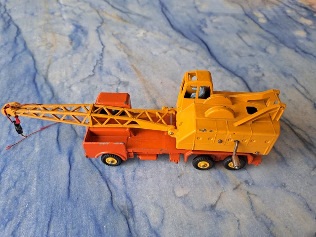 Le camion AEC grue lourde Coles miniature de Dinky Supertoys au 1/50e