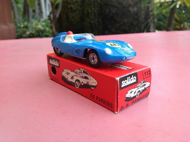 Alfa Roméo 8C Spider : En gris souris