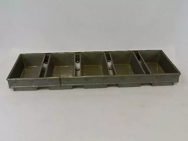EKCO/GLACO NEW 5-Strap B93 Commercial Bakery Baking Bread Loaf Pans 28" X 9-1/2" EKCO/GLACO NEW 5-Strap B93 Commercial Bakery Baking Bread Loaf Pans 28" X 9-1/2"