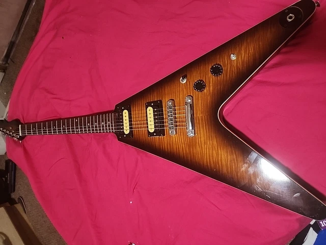 HONDO DELUXE SERIES 768 Burgundy Sunburst Early 80 s Flying V