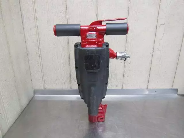 Chicago Pneumatic CP-1210-S Pavement Breaker Demolition Jack Hammer 35 lbs Class