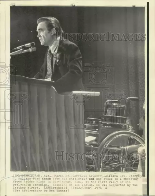1974 Press Photo Governor George Wallace addressing his supporters in Birmingham