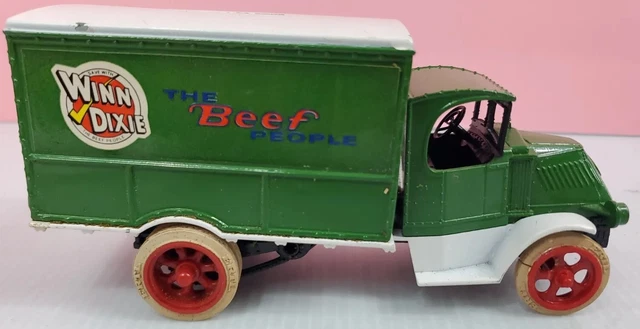 The ERTL 1926 MAC BULL DOG WINN DIXIE COIN TRUCK no key