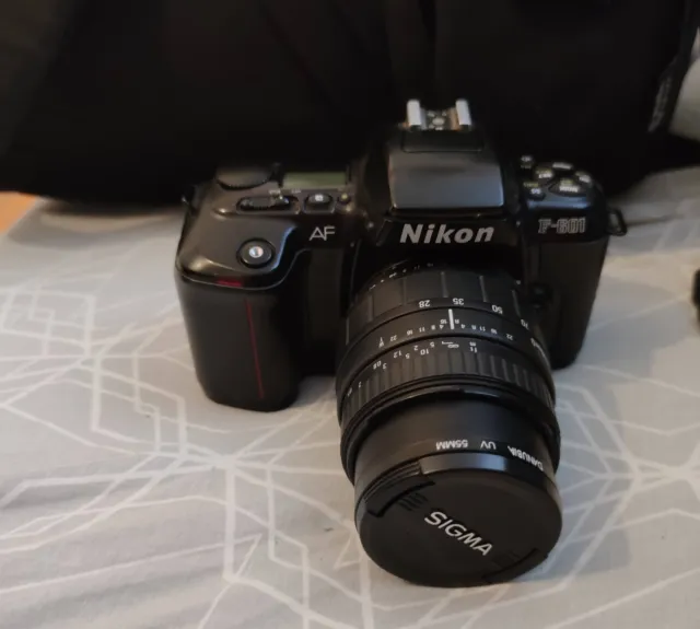 Nikon F-601 AF Analoge Spiegelreflexkamera/28-70mm  SIGMA