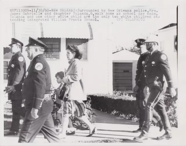 1960 Press Photo Police Protect White Student at Integration Protest New Orleans