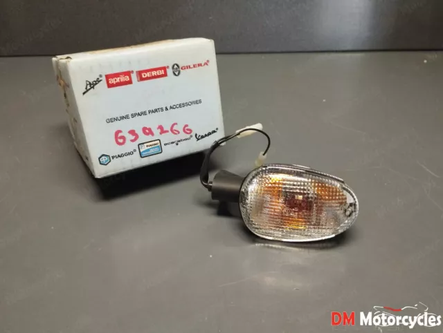 Piaggio genuine  beverly 50 250 front left or rear right turn signal pn 639266