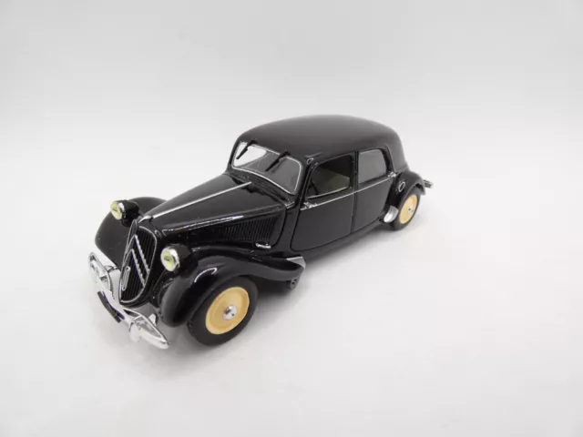 Citroen Traction 11 B 1950 1/43 Universal Hobbies