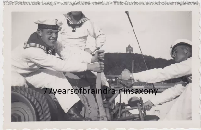 Foto Kriegsmarine Soldaten auf Segelschiff Schulschiff Segelschulschiff
