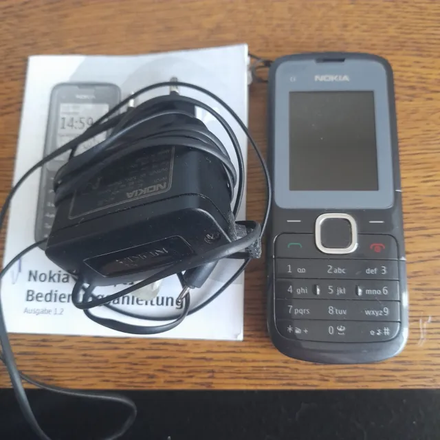 Nokia C2-01  Retro Handy inkl. Ladekabel und Bedienungsanleitung