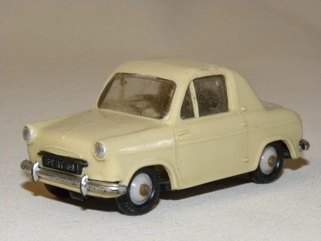 Norev Plastique Peugeot 404 N°51 échelle 1/43 Made in France