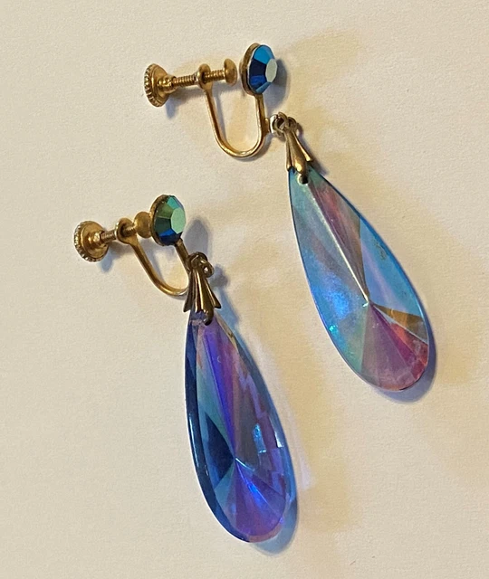 Sweet Vintage Unmarked Gold Tone Screw-Back Earrings Iridescent Blue Glass Drops