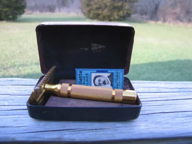 1930's Gillette New Type w/Bar Handle Red and Black Set w/Original Case