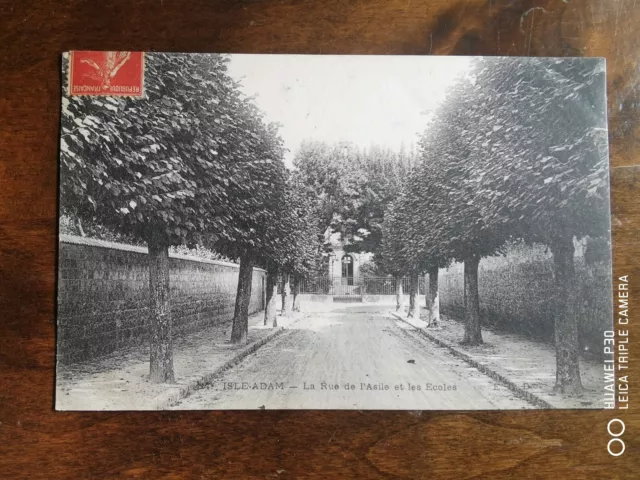 CPA - 95 - L'ISLE ADAM -La Rue de l'Asile et les Ecoles.