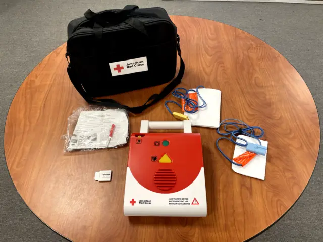 AMERICAN RED CROSS AED TRAINING DEVICE P505951 w/ Patches & Bag