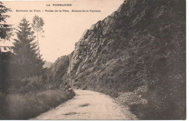 CPA - Environs de FLERS - Vallée de la Vère - Rocher de la Verrerie - Normandie