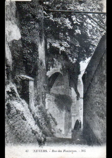 NEVERS (58) Rue des FONTAINES début 1900