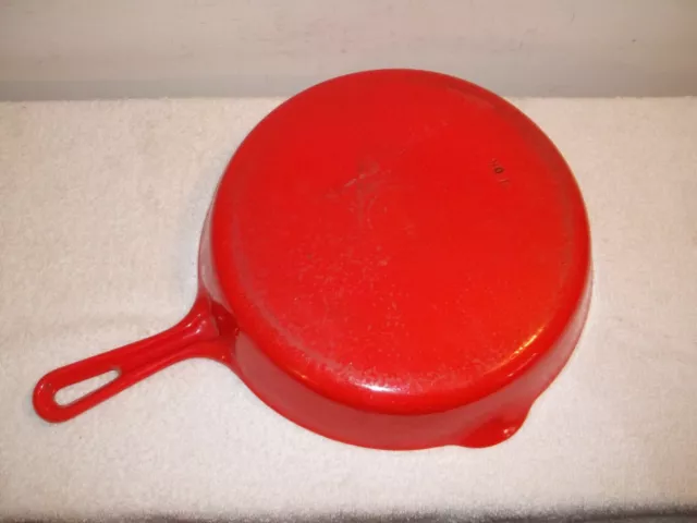 https://www.picclickimg.com/oq4AAOSwIaVkVAIZ/Vtg-Griswold-Cast-Iron-Red-Enamel-Skillet-Fry.webp