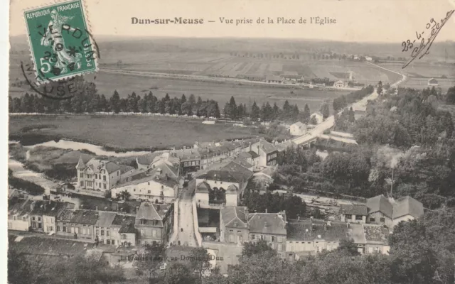 CPA 55 DUN sur MEUSE Vue prise de la Place de l'Eglise
