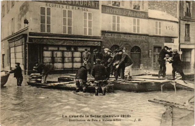 CPA La Crue de la Seine Distribution of Bread a MAISONS-ALFORT (390191)