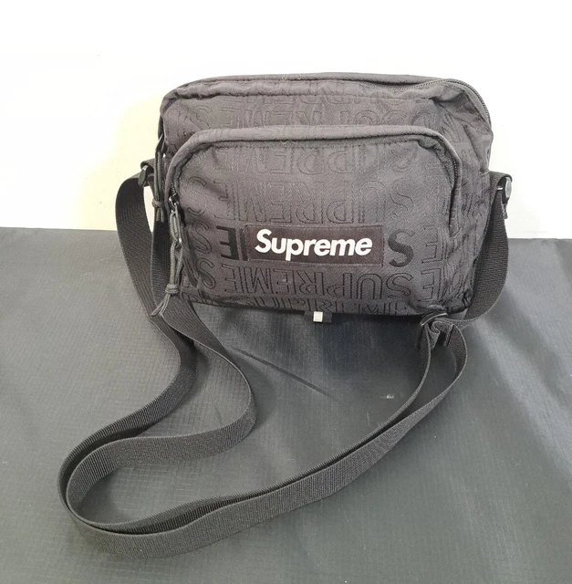Supreme shoulder bag deals ss19 on body