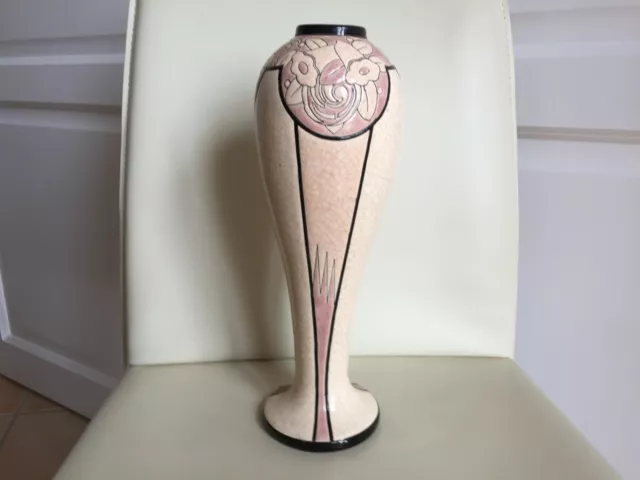 LONGWY vase 31 cms céramique émaillée décor Art Déco fleurs sur fond craquelé