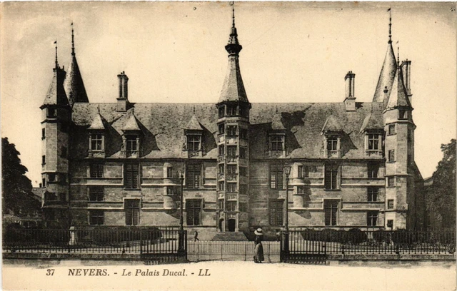 CPA NEVERS - Le Palais Ducal (355599)