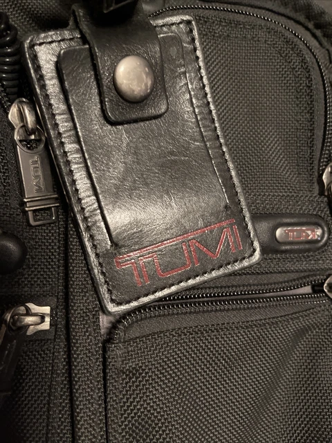 tumi messenger bag men