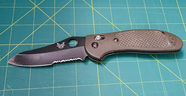 Benchmade Griptillian 550 OD Green. Combination Blade