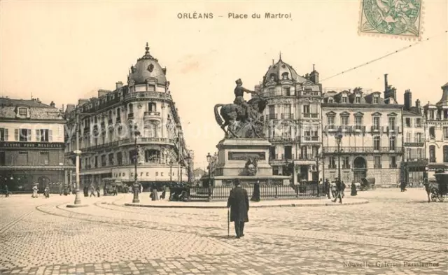 13479581 Orleans_Loiret Place du Martroi Monument Statue de Jeanne d_Arc Orleans