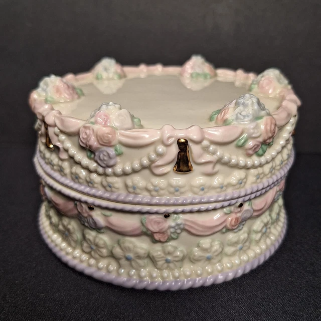 lenox The Special Occasion Musical Birthday cake