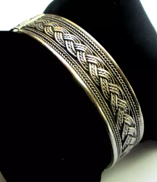 Ancien Magnifique Bracelet rigide couleur Argent gravé chaine bijou vintage 5307