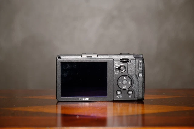 Ricoh GR 16.2MP Digital Compact Camera Black *Near mint in Box* #1547 2