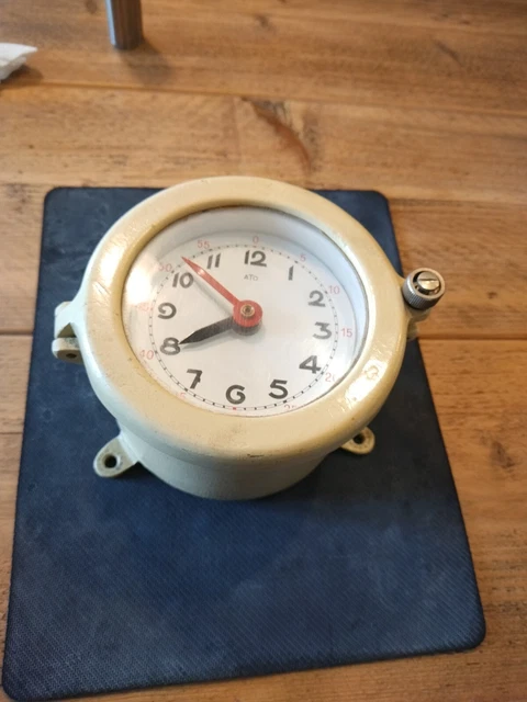 Horloge murale  ATO utilisée par la marine nationale
