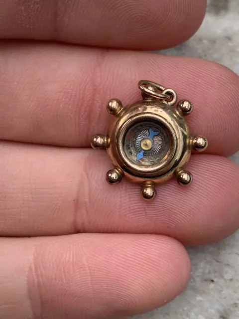 9ct gold Victorian working compass pendant￼ 2.4 Grams