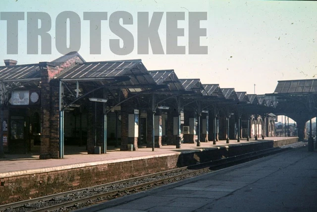 35mm Slide BR British Rail Scene View Bedford Midland Road Station 1978 Original