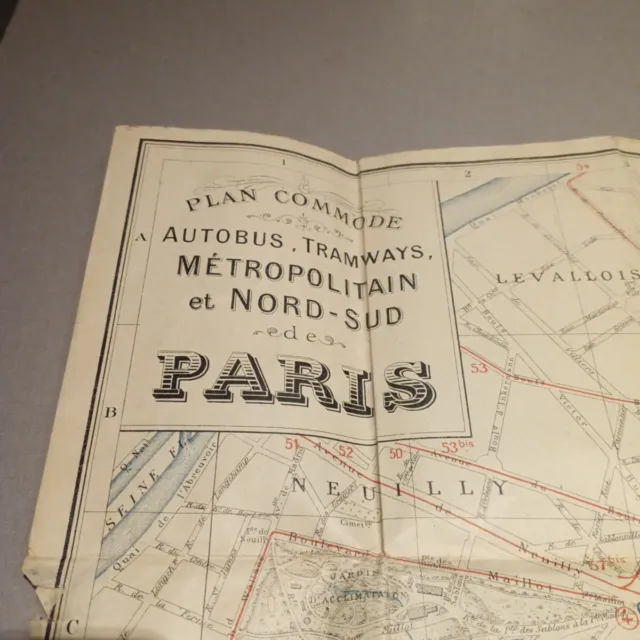 Plan commode de PARIS expo 1900 avec les lignes d'omnibus et tramways