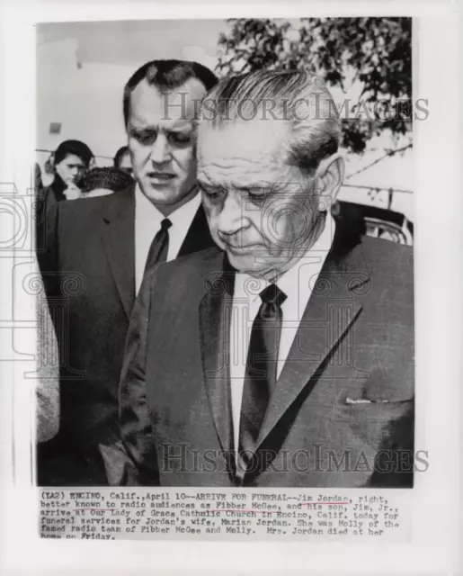 1961 Press Photo Jim Jordan and son arrive for Marian Jordan's funeral in CA.