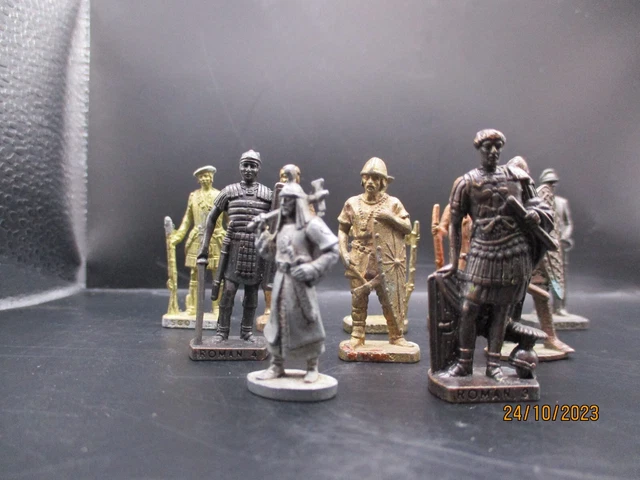 Lot de 1 9 Kinder surp Personnages en Métal - Soldats