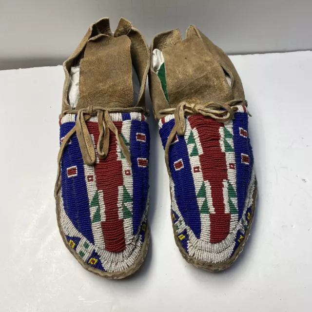 SIOUX/PLAINS FULLY BEADED CEREMONIAL MOCCASINS - Vintage Authentic -Buffalo Hoof