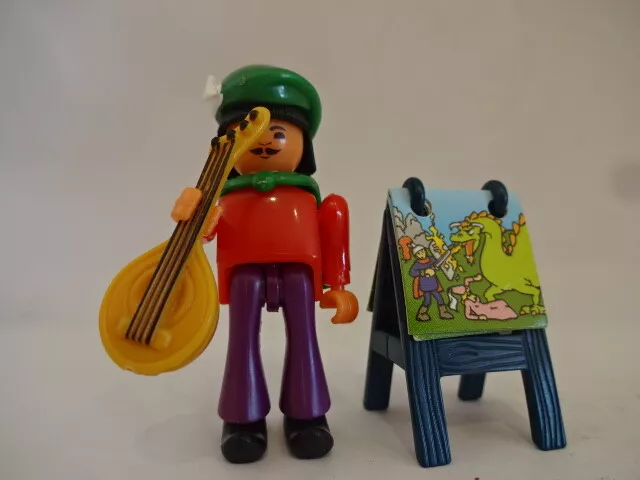 Circus figure / storyteller with musical instrument
