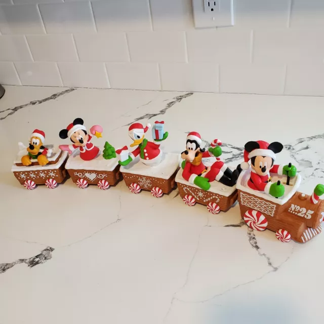 2016 Hallmark Mickey Mouse Disney Christmas Express Musical Train with 5 Cars