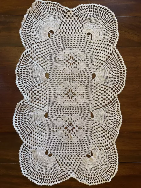 Vintage Large Unusual Écru Hand Crochet Lace Centre Piece Table Mat Doily