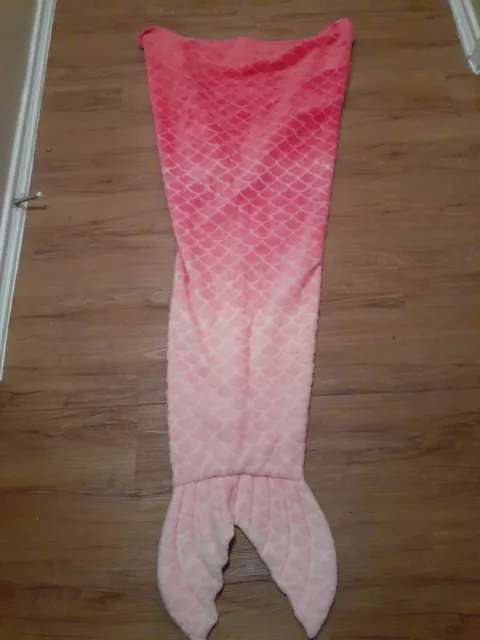 PILLOWFORT - Pink Ombre Mermaid Tail Blanket