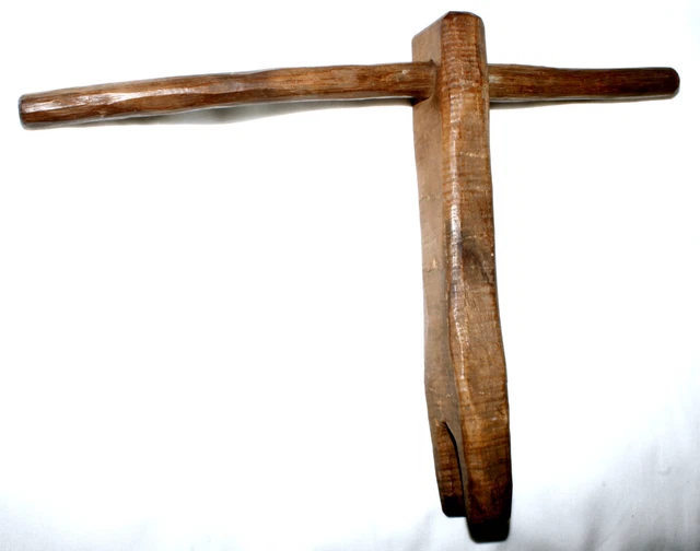 Rare 19th century early rope bed rope WRENCH tightener, hickory, T handle. 14”