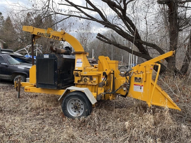 2015 Carlton 2015 Apache 1,878 Hours 15" Drum Chipper w/Winch