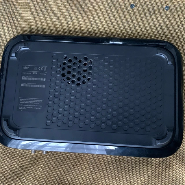 SKY Q 1TB TV Box With Power Lead, Remote & HDMI Cable £89.99 PicClick UK