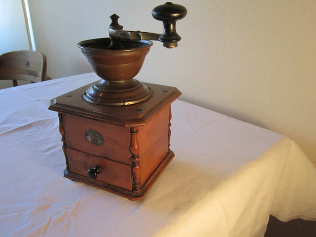 💕Seltene K &M Kaffeemühle, für Frankreich hergestellt,🌞schöner Trichter &Säule