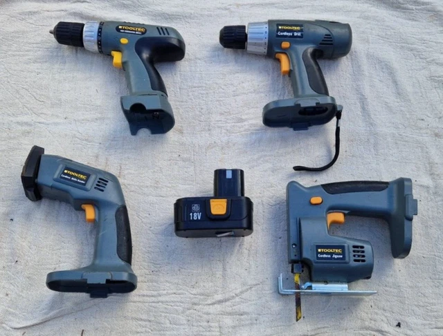 TOOLTEC 18V cordless 4 tool stet 2 X Drills Sander Jigsaw