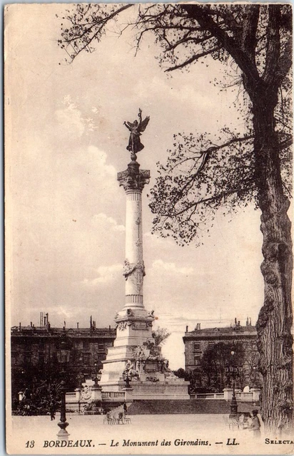 BORDEAUX - Gironde - CPA 33 - le monument des Girondins - carte couleur