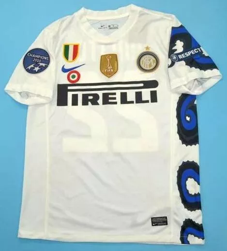 Inter sales maglia triplete
